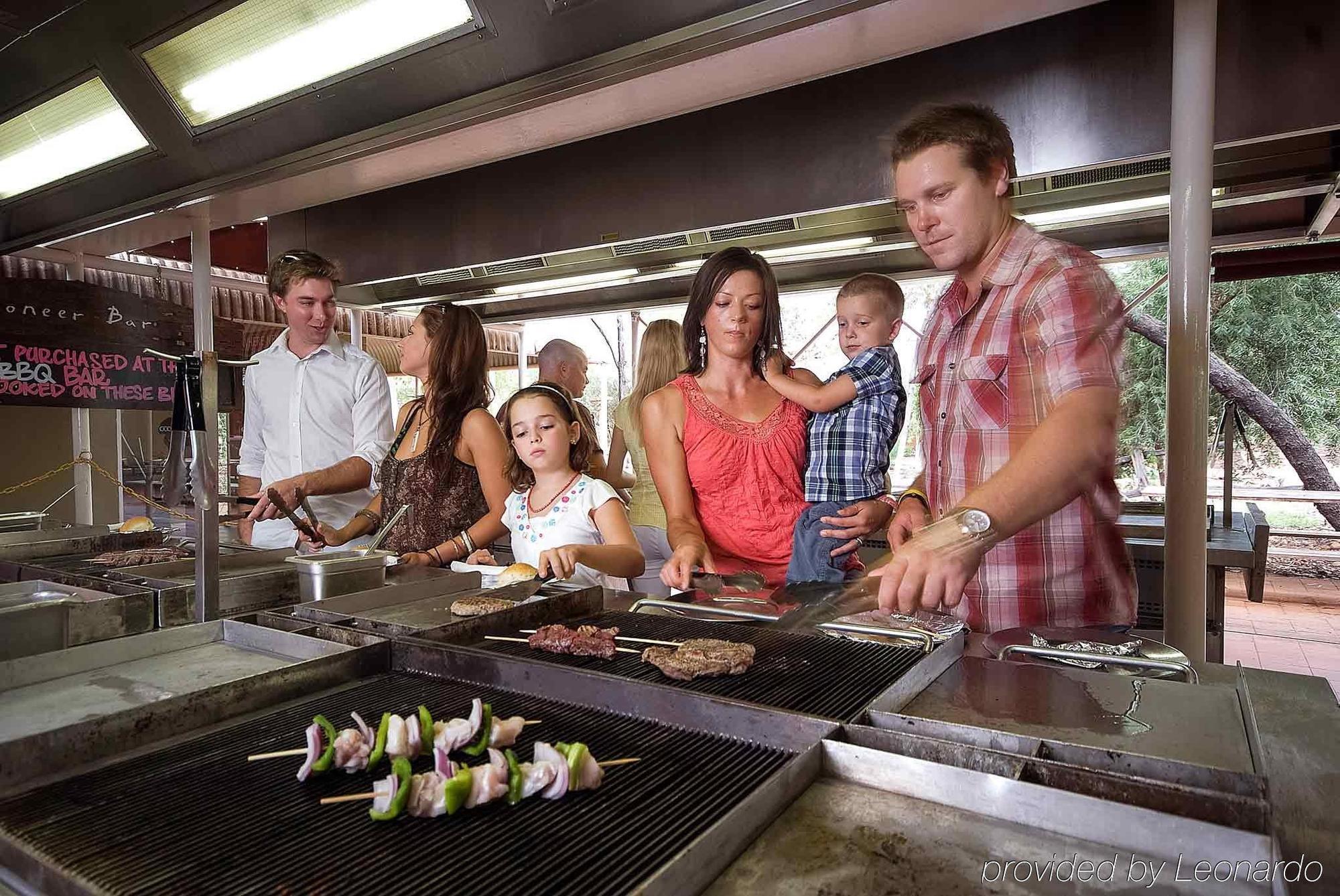 Outback Hotel Ayers Rock Restoran fotoğraf